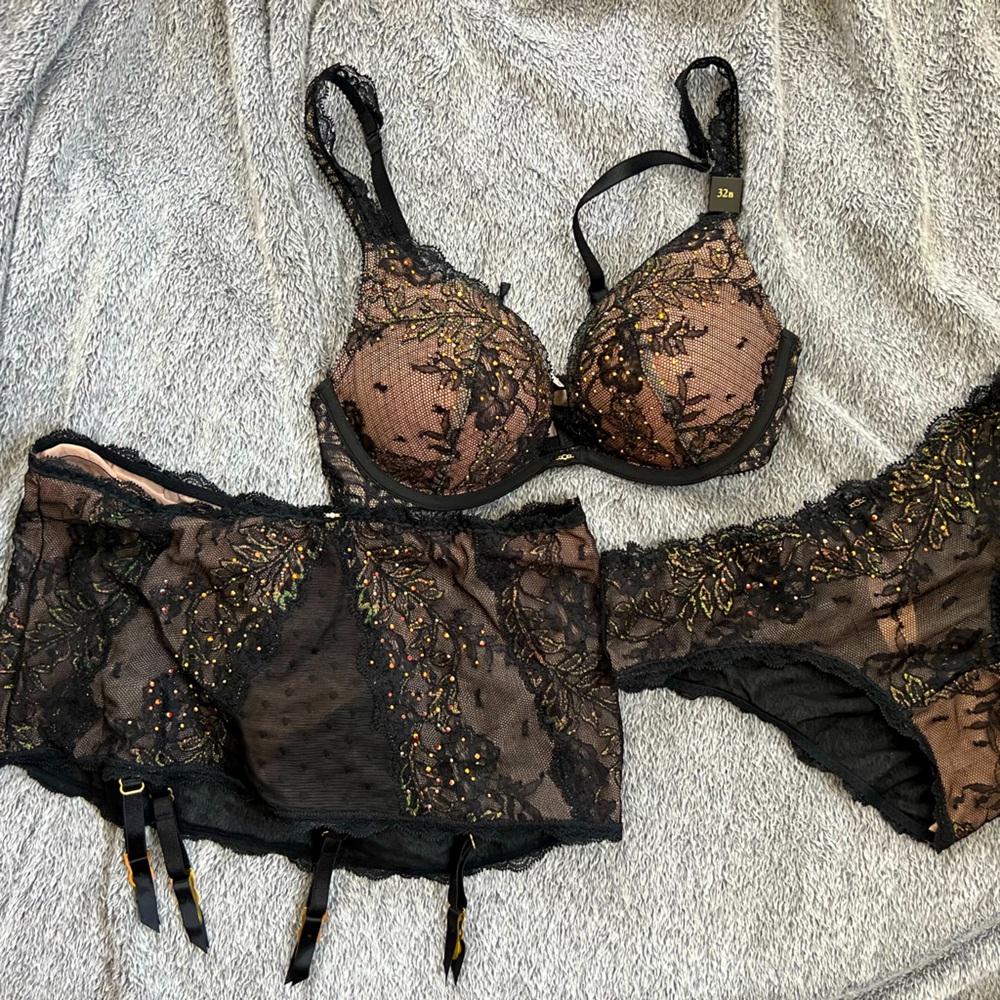 Victoria’s Secret bra set
